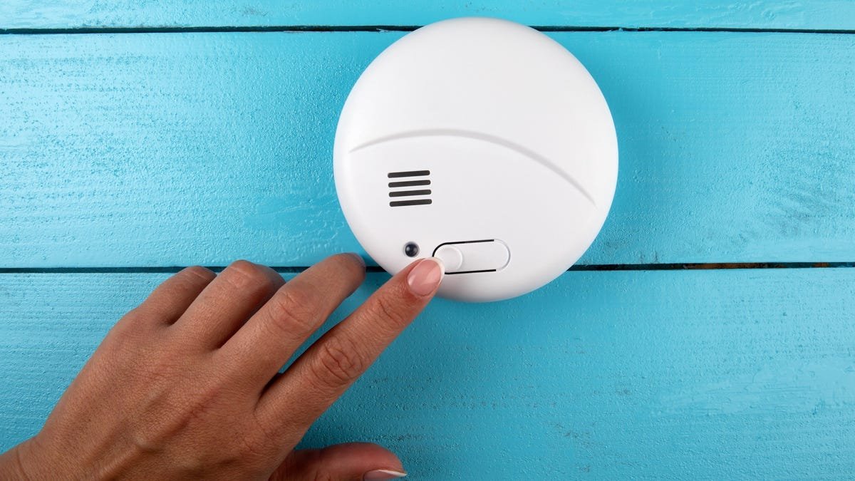 Why Your Smoke Detector Is Still Beeping With New Batteries Global